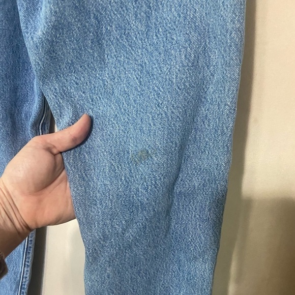 Levi's 501 Original Fit women's 26/28 medium wash distressed knee jeans EUC - Picture 5 of 10